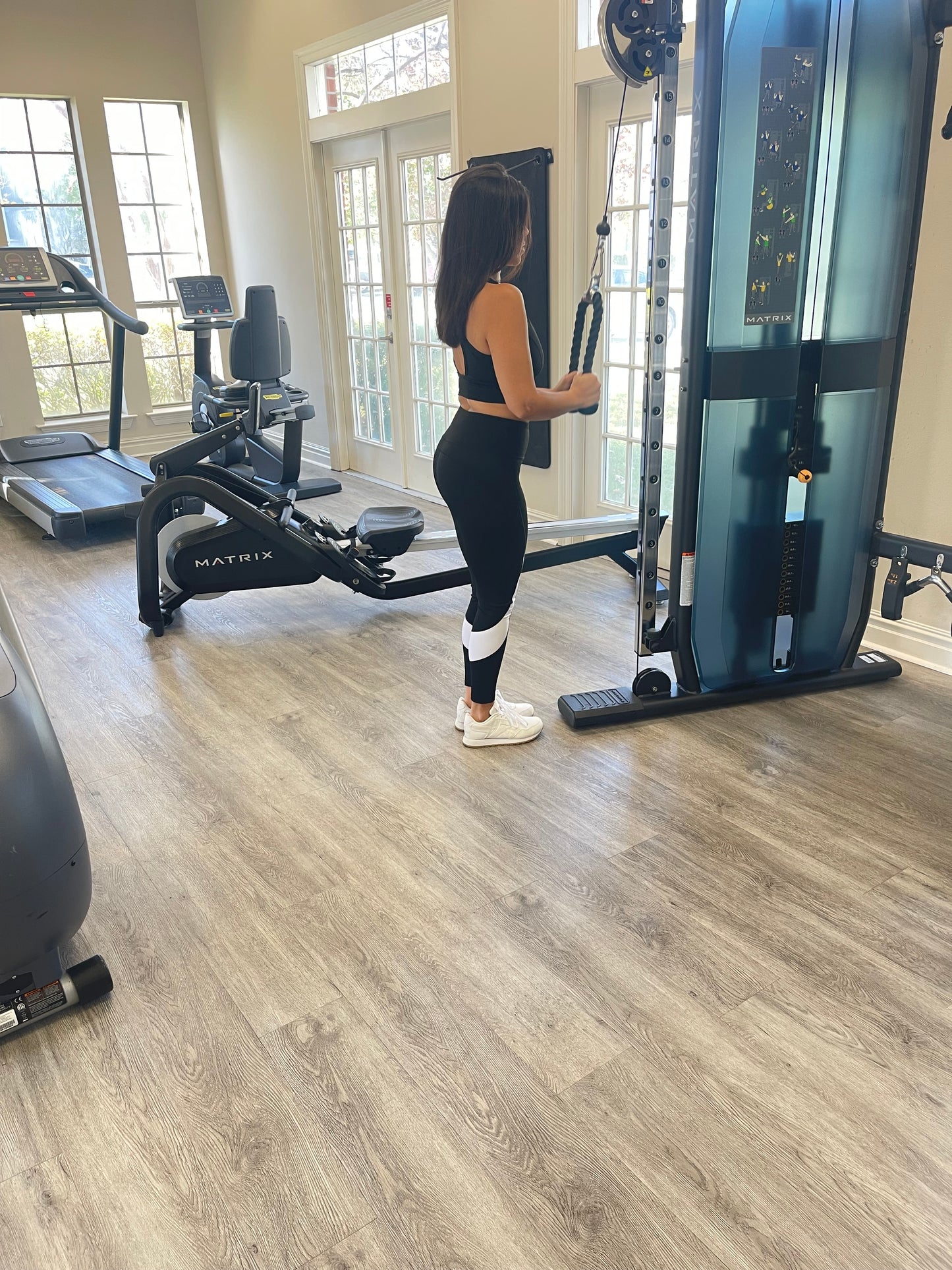 Color Block Criss-Cross Sports Bra & Legging Set