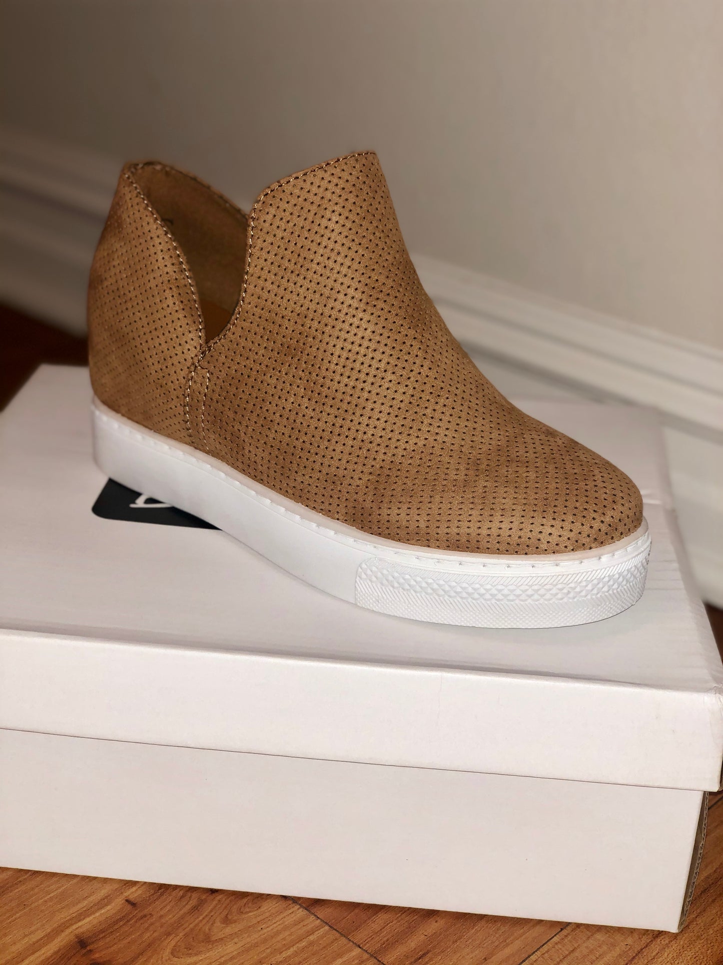 Casual Side Cut Sneakers